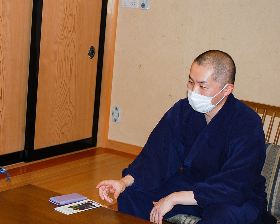 80代目の住職を務める羽原清祇さん